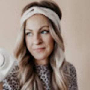 Meet your Posher, Jessica.